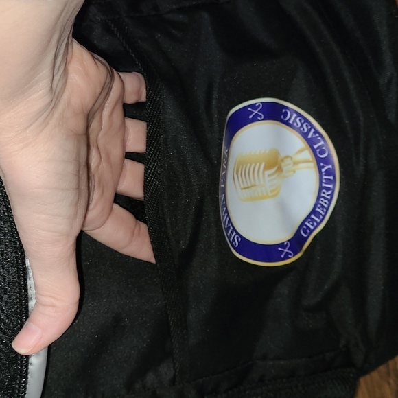 Large Insulated Backpack with zippered pockets - Picture 7 of 8